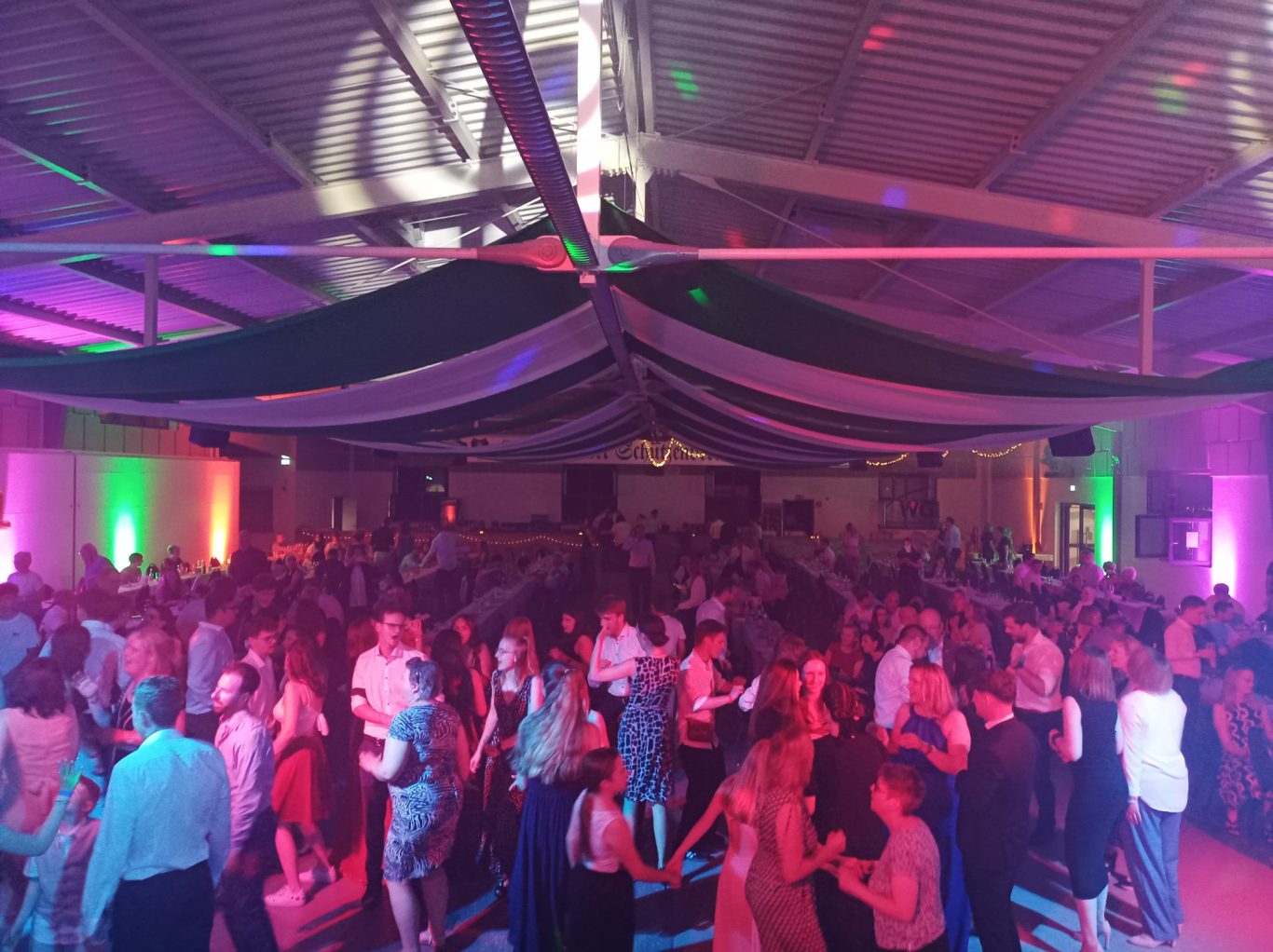 Abiball des Gymnasium Netphen in der Schützenhalle Erndtebrück